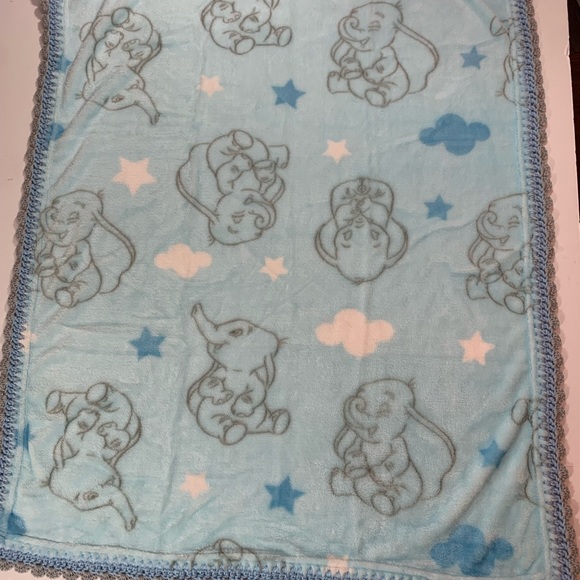 Disney Dumbo Crochet Baby Blanket Gift Set - Picture 12 of 14